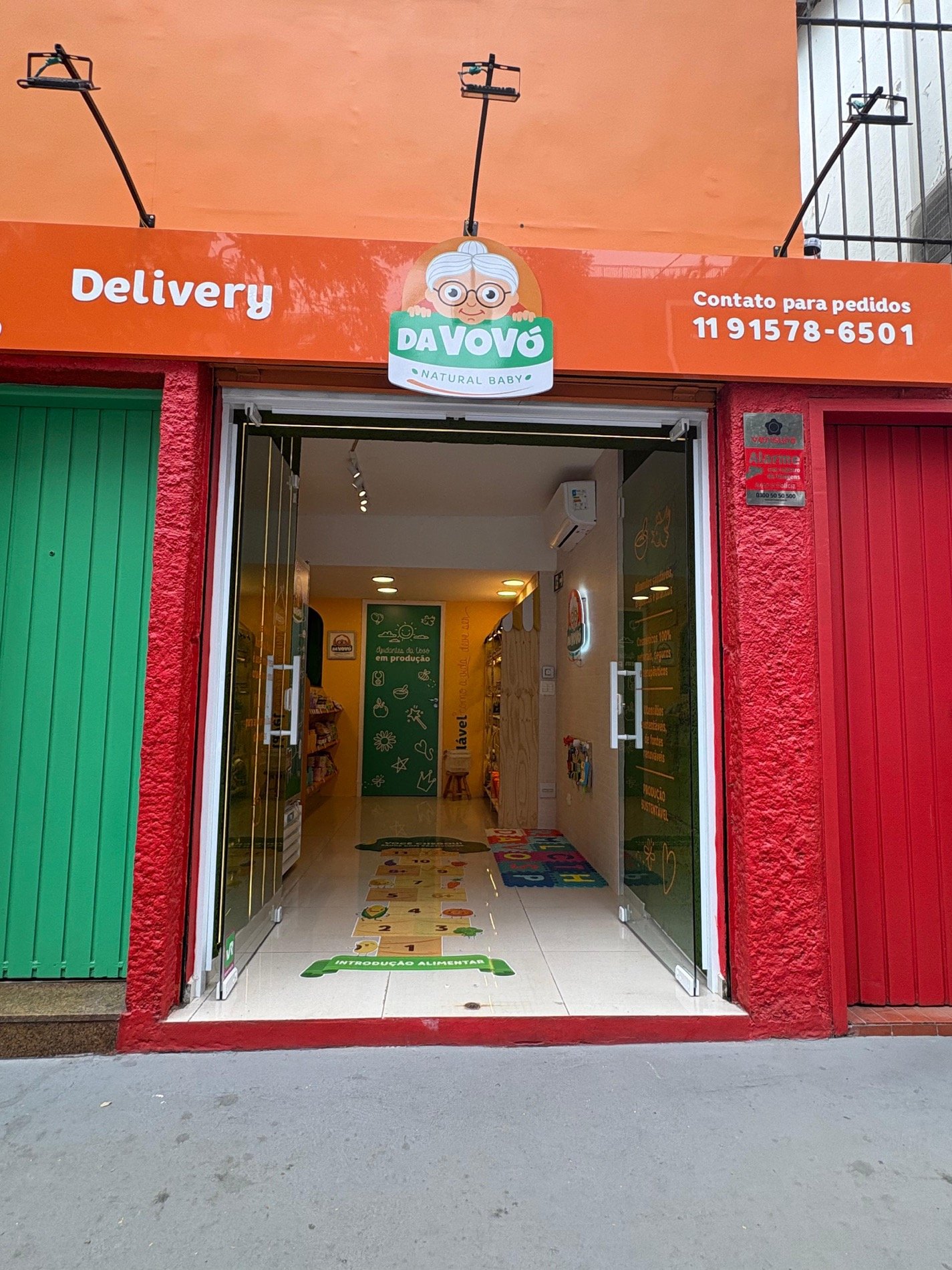 Fachada da loja Da Vovó no Campo Belo, São Paulo